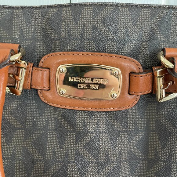 Michael Kors Hamilton Large East West Monogram Shoulder Tote - Picture 3 of 14